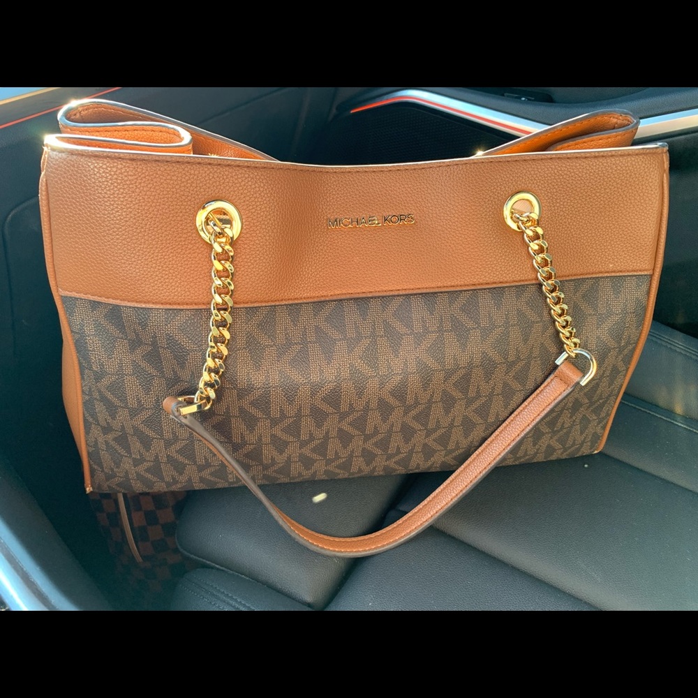 Micheal Kors Purse